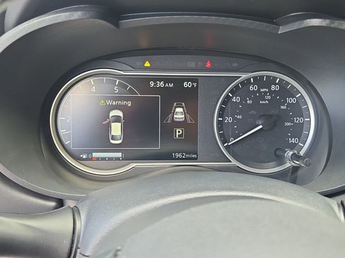Used 2025 Nissan Versa SR w/ Trunk Package FWD image 18