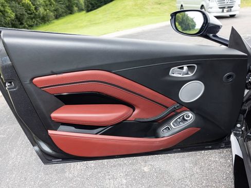 Used 2021 Aston Martin V8 Vantage Roadster RWD image 18