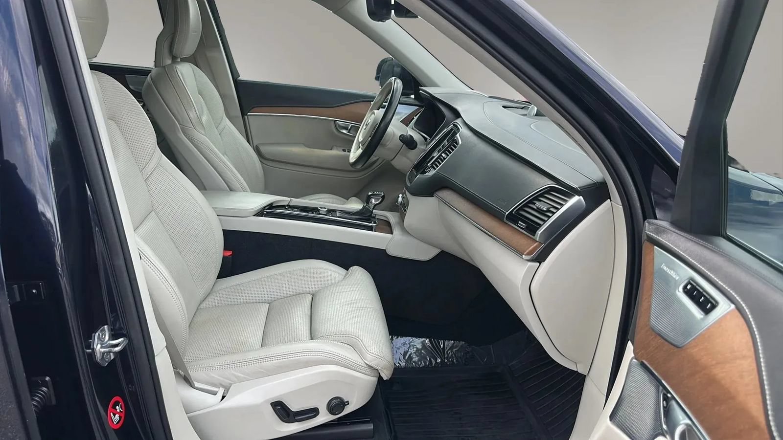 Used 2017 Volvo XC90 T6 Inscription w/ Vision Package AWD/4WD image 37