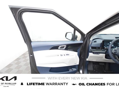 New 2025 Kia Carnival SX Prestige image 9