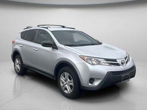 Used 2015 Toyota RAV4 LE image 2