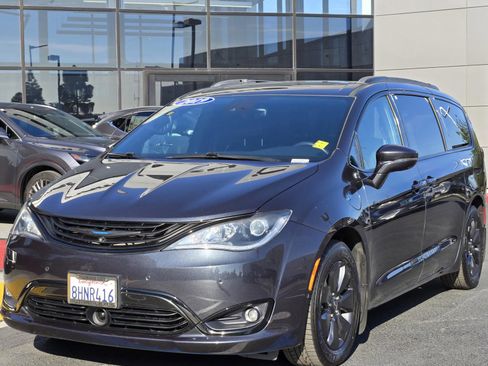 Used 2019 Chrysler Pacifica Limited w/ Advanced Safetytec Group image 8