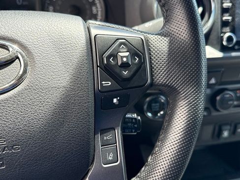 Used 2022 Toyota Tacoma TRD Sport AWD/4WD image 17