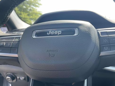 Used 2025 Jeep Compass Limited AWD/4WD image 29