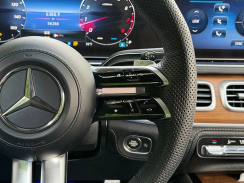 Used 2024 Mercedes-Benz GLS 580 4MATIC image 45