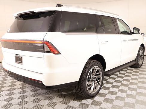 New 2026 Lincoln Navigator Premiere AWD/4WD image 22