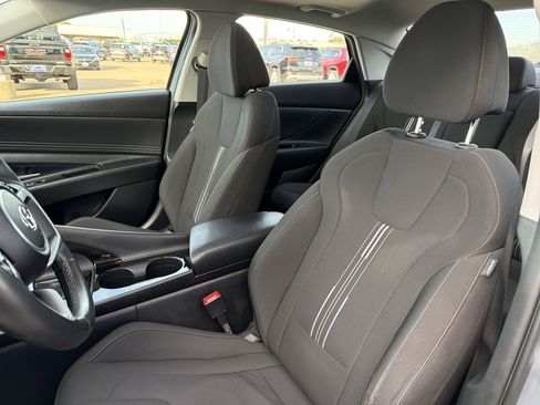 Used 2022 Hyundai Elantra SEL w/ Convenience + Premium Package image 5