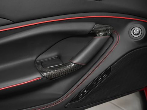 Used 2022 Ferrari F8 Tributo image 42