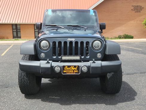 Used 2017 Jeep Wrangler Unlimited Sport w/ Connectivity Group AWD/4WD image 5