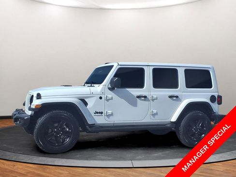 Used 2022 Jeep Wrangler Unlimited Sahara AWD/4WD image 15