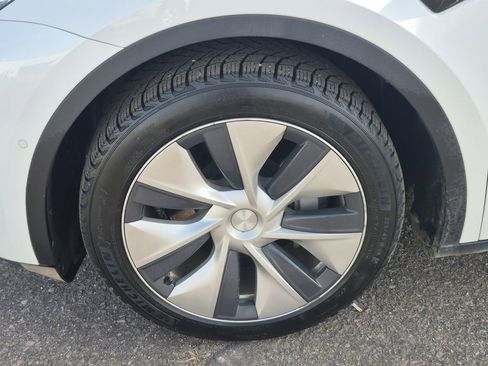 Used 2021 Tesla Model Y Long Range image 16