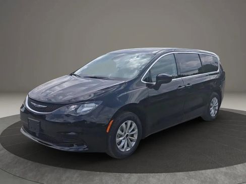 Used 2024 Chrysler Voyager LX FWD image 4