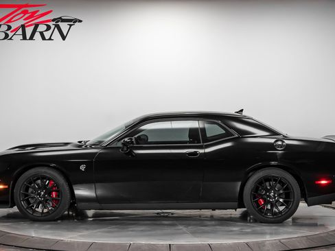 Used 2016 Dodge Challenger SRT Hellcat image 2