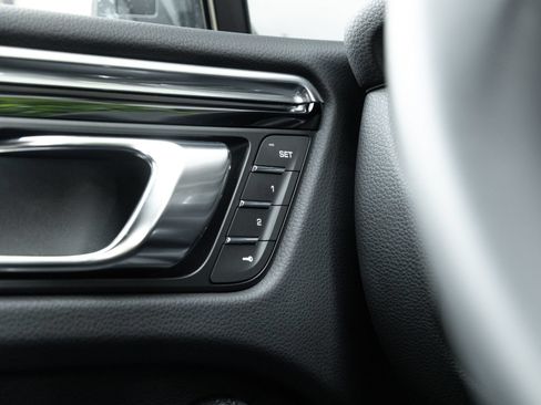 Certified 2026 Porsche Macan AWD/4WD image 18