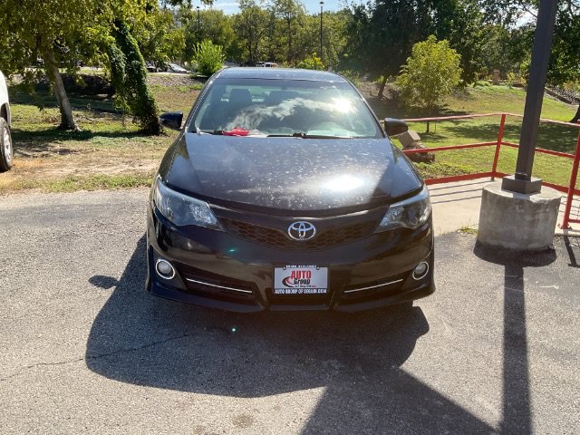 Used 2014 Toyota Camry SE FWD image 2