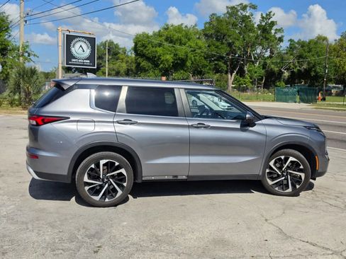 Used 2023 Mitsubishi Outlander SE image 8