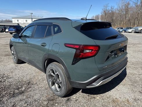 Used 2025 Chevrolet Trax LT w/ LT Convenience Package image 7