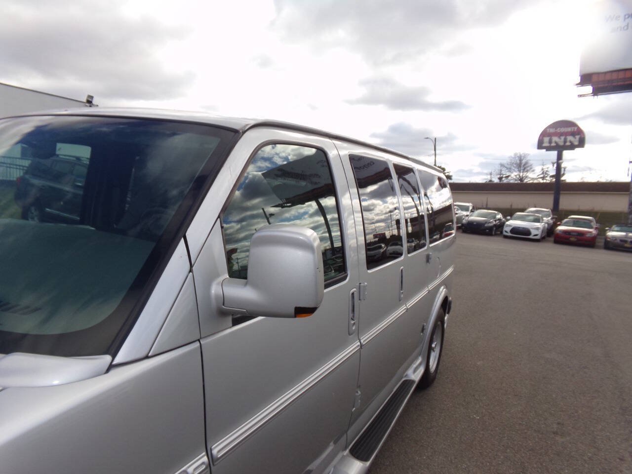Used 2010 GMC Savana 1500 w/ Preferred Equipment Group RWD image 36