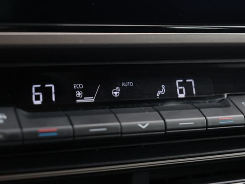 Used 2025 Toyota Camry LE AWD/4WD image 4