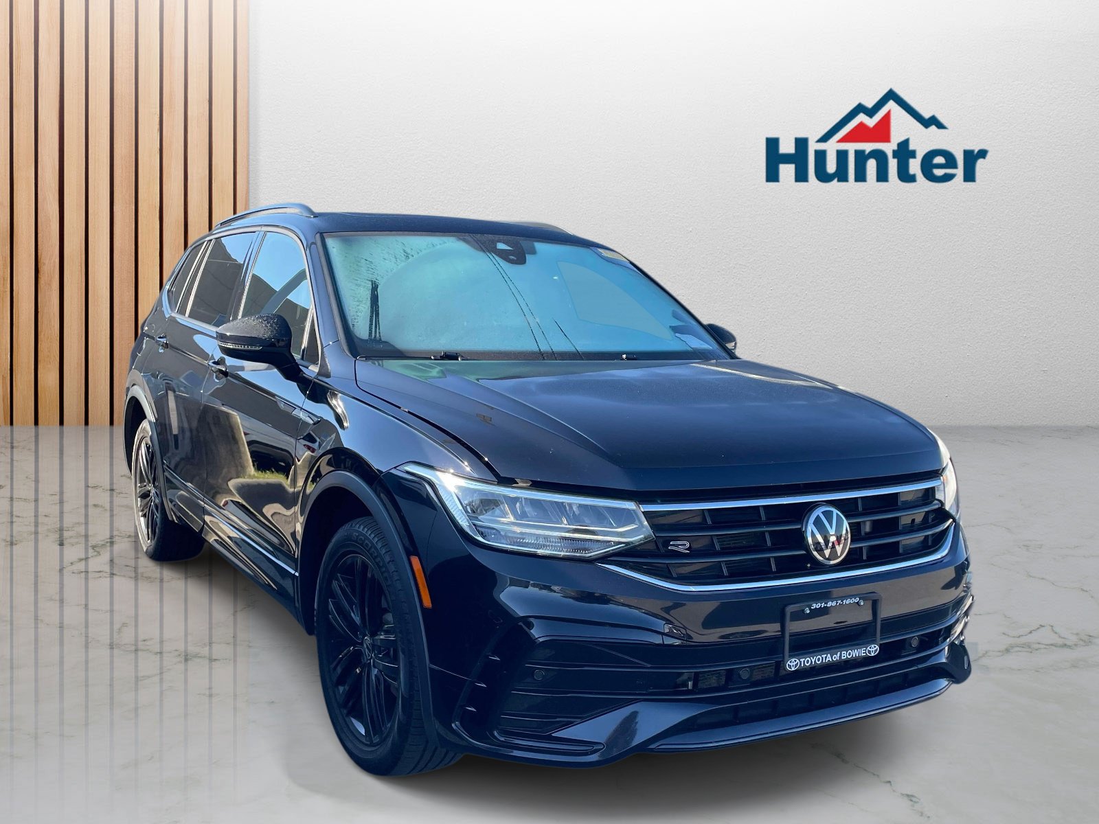 Used 2022 Volkswagen Tiguan SE R-Line AWD/4WD image 1