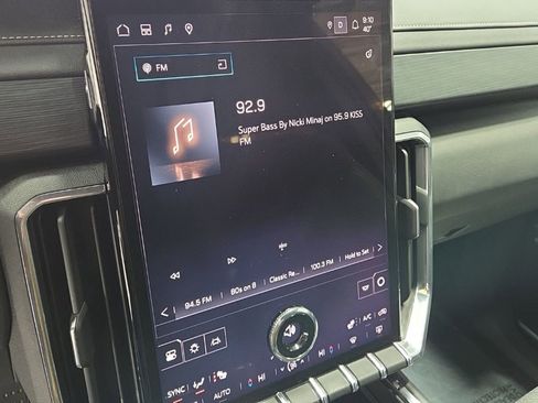 Used 2025 GMC Acadia Elevation image 19