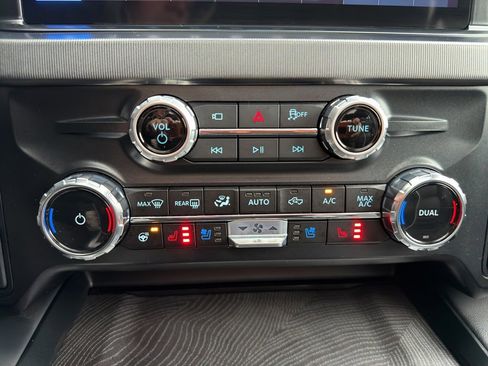 Used 2025 Ford F350 Platinum image 35