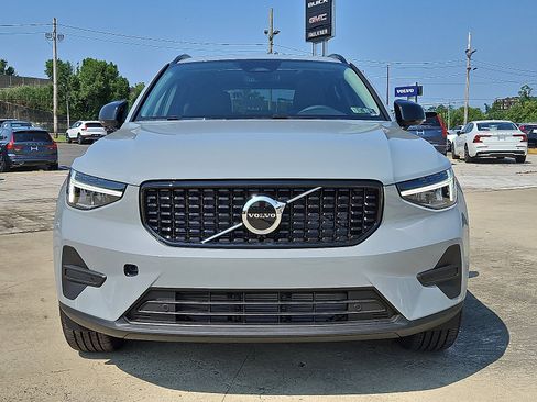 New 2026 Volvo XC40 B5 Core w/ Protection Package Premier image 2