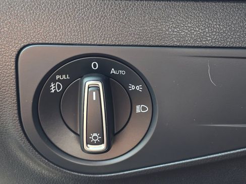 Used 2019 Volkswagen Tiguan SEL FWD image 25