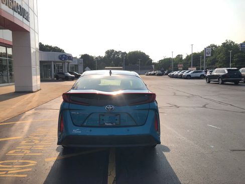 Used 2017 Toyota Prius Prime Advanced FWD image 6