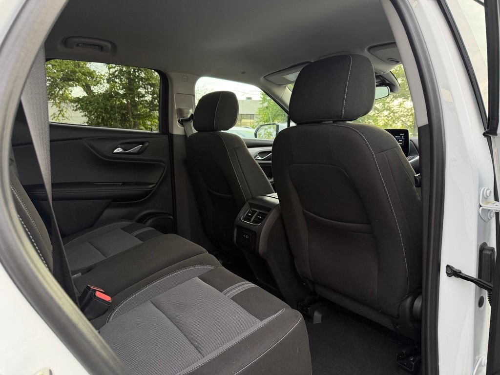 Used 2025 Chevrolet Blazer LT FWD image 27