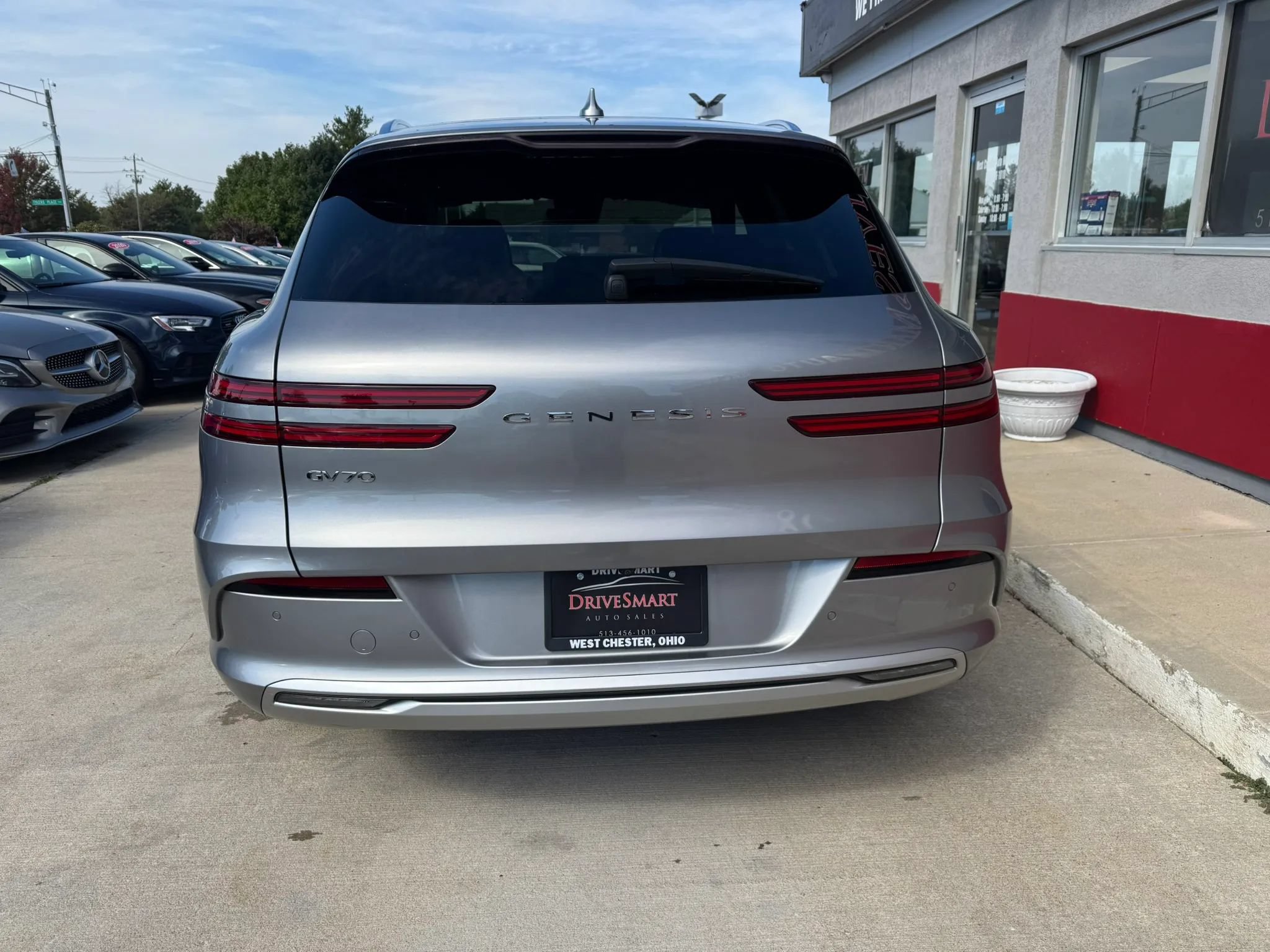 Used 2023 Genesis Electrified GV70 AWD/4WD image 5