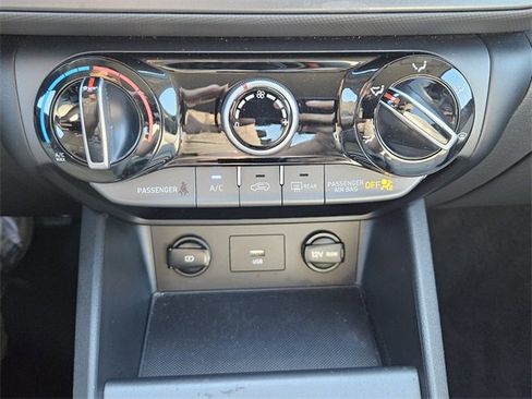 Used 2023 Hyundai Kona SEL image 10