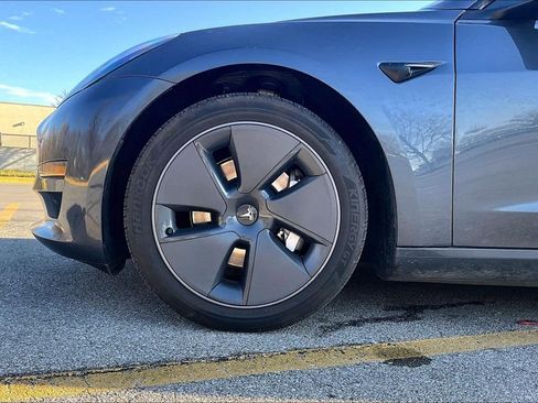 Used 2023 Tesla Model 3 Standard Range image 8