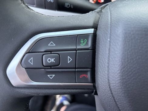 Used 2025 Jeep Compass Limited w/ Sun & Sound Group image 9