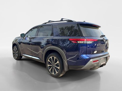 New 2026 Nissan Pathfinder Platinum image 3