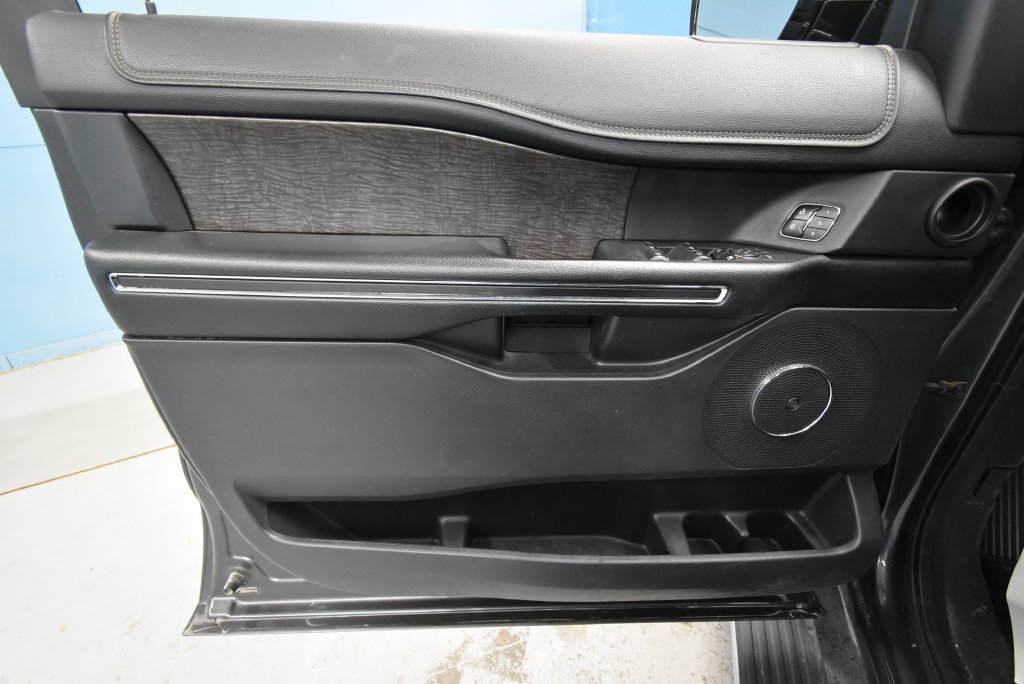 Used 2018 Ford Expedition Max Limited w/ Equipment Group 302A AWD/4WD image 5