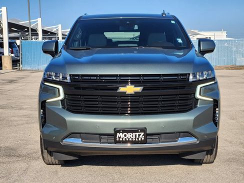 Used 2024 Chevrolet Suburban LT RWD image 2