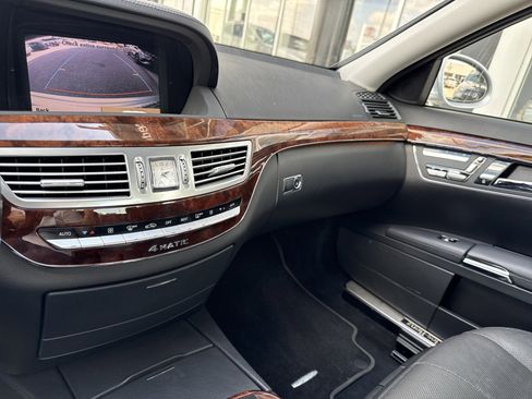 Used 2009 Mercedes-Benz S 550 4MATIC image 9