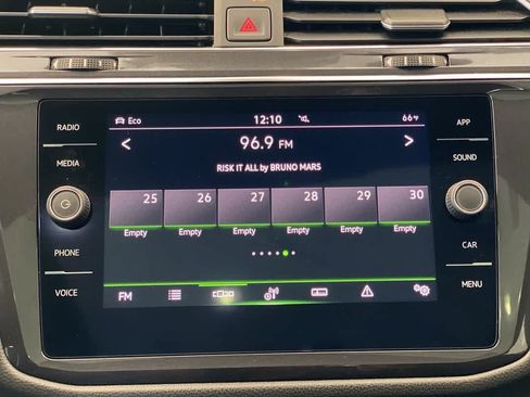 Used 2022 Volkswagen Tiguan SE R-Line AWD/4WD image 19