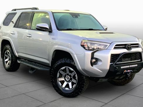 Used 2020 Toyota 4Runner TRD Off-Road Premium w/ Moonroof Package AWD/4WD image 3