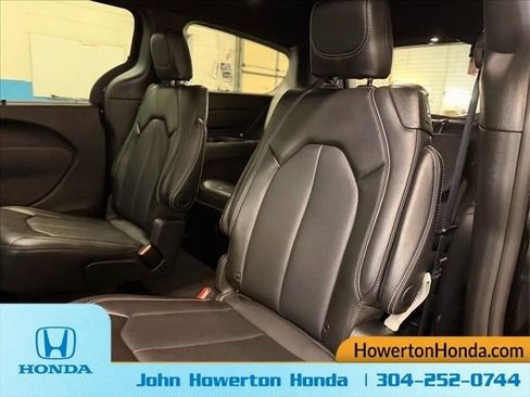 Used 2025 Chrysler Pacifica Select FWD image 13