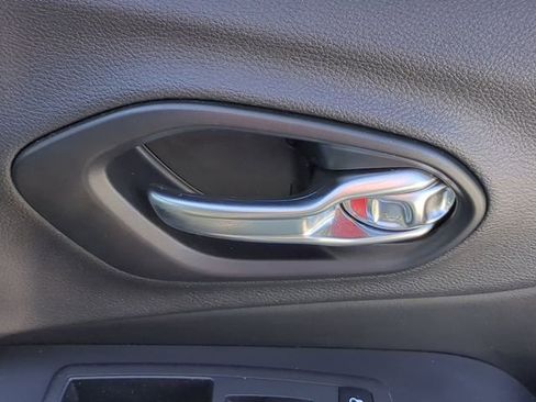 Used 2021 Jeep Cherokee Latitude image 36