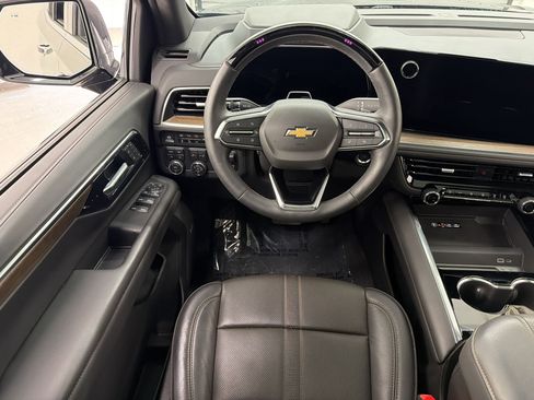 Used 2025 Chevrolet Tahoe High Country AWD/4WD image 32