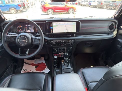 Used 2024 Jeep Wrangler Unlimited Rubicon AWD/4WD image 17
