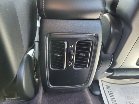 Used 2018 Jeep Grand Cherokee Laredo AWD/4WD image 11