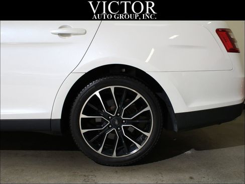 Used 2019 Ford Taurus SEL w/ Equipment Group 201A image 7