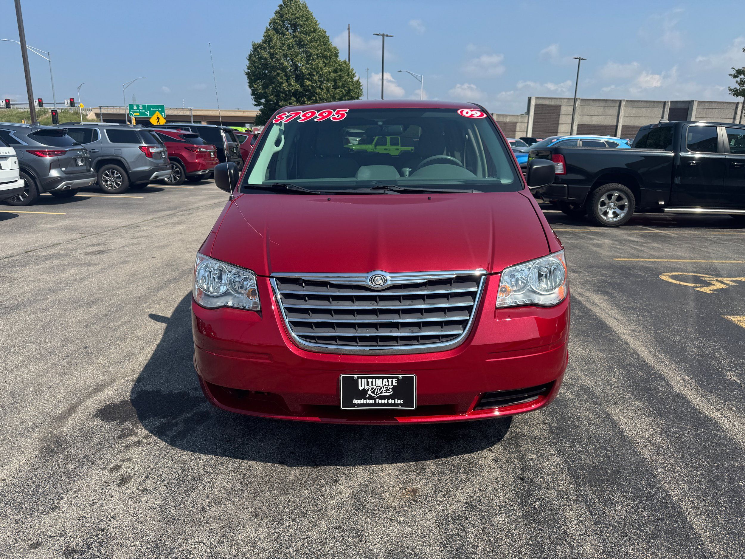 Used 2009 Chrysler Town & Country LX FWD image 3