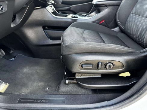 Used 2023 GMC Terrain SLE w/ Driver Convenience Package image 22