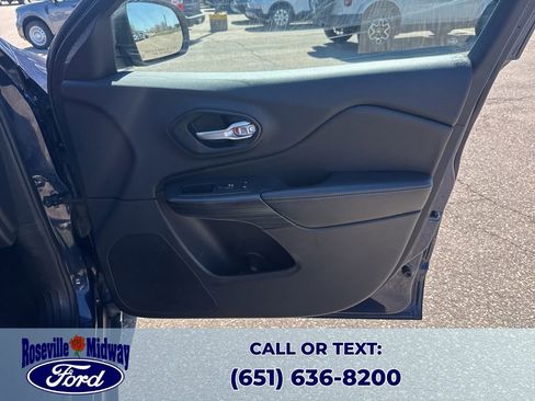 Used 2016 Jeep Cherokee Limited w/ Luxury Group image 39