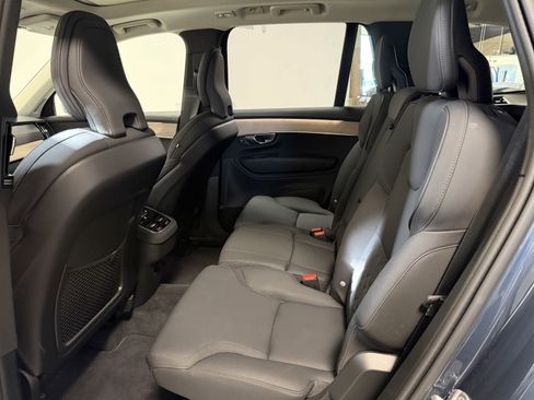 Used 2025 Volvo XC90 B6 Plus image 21